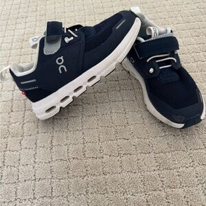On Running Kids Cloud Play Navy and White Little Kid Unisex Sneakers